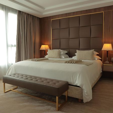 Le Palace D'Anfa Casablanca Exterior foto A bedroom at the hotel